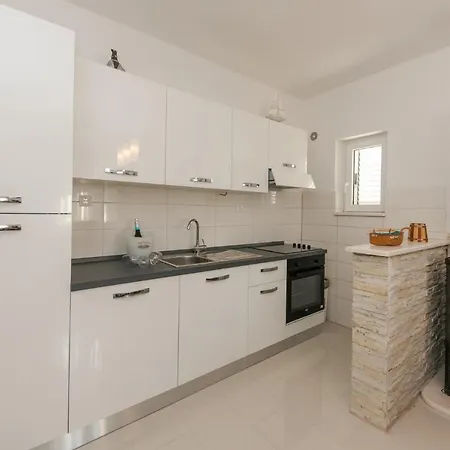 Mate Apartment *