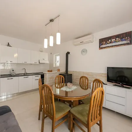 Apartment Mate Vinisce