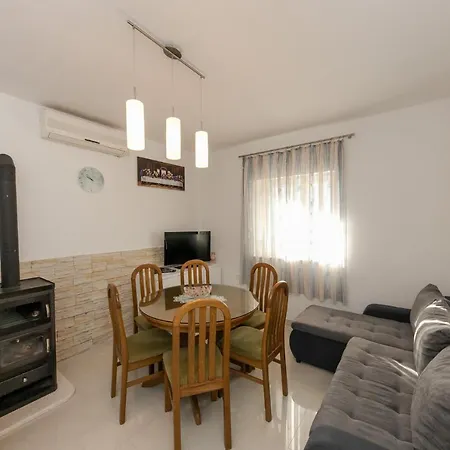 Mate Apartment Vinisce