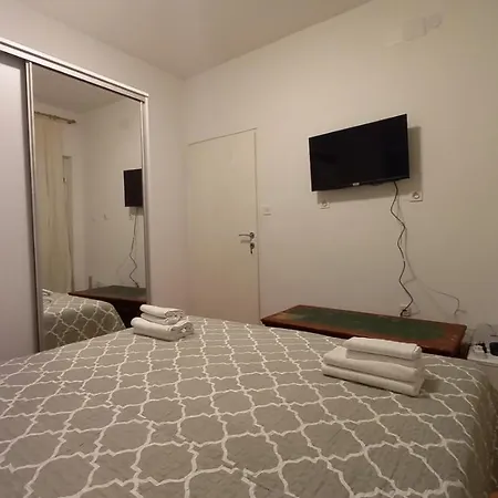 Apartment Mate *