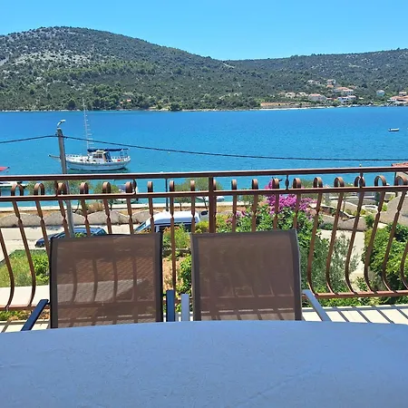 Mate Apartment Vinisce