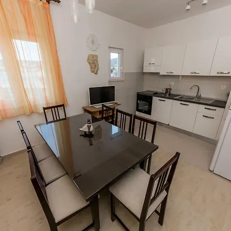 Mate Apartment *