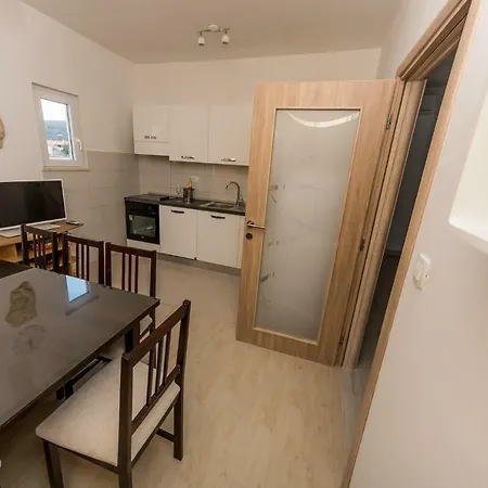 Mate Apartment *