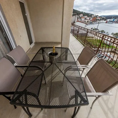 Mate Apartment *