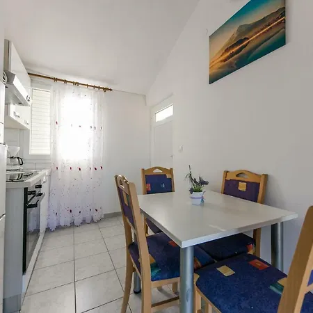 Mate Apartment *